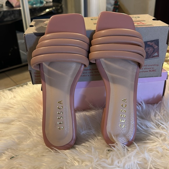 LOW HEEL SLIPPERS SIZE 8 NEW NEVER WORN - Picture 2 of 4